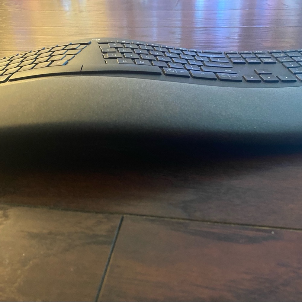 Logitech ERGO Split Black Keyboard - Picture 3 of 5